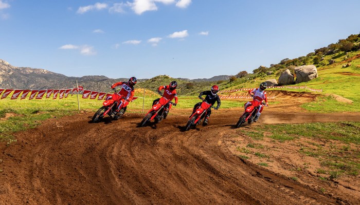 crf450rx-product-page-zig-zag-img1-1400x800